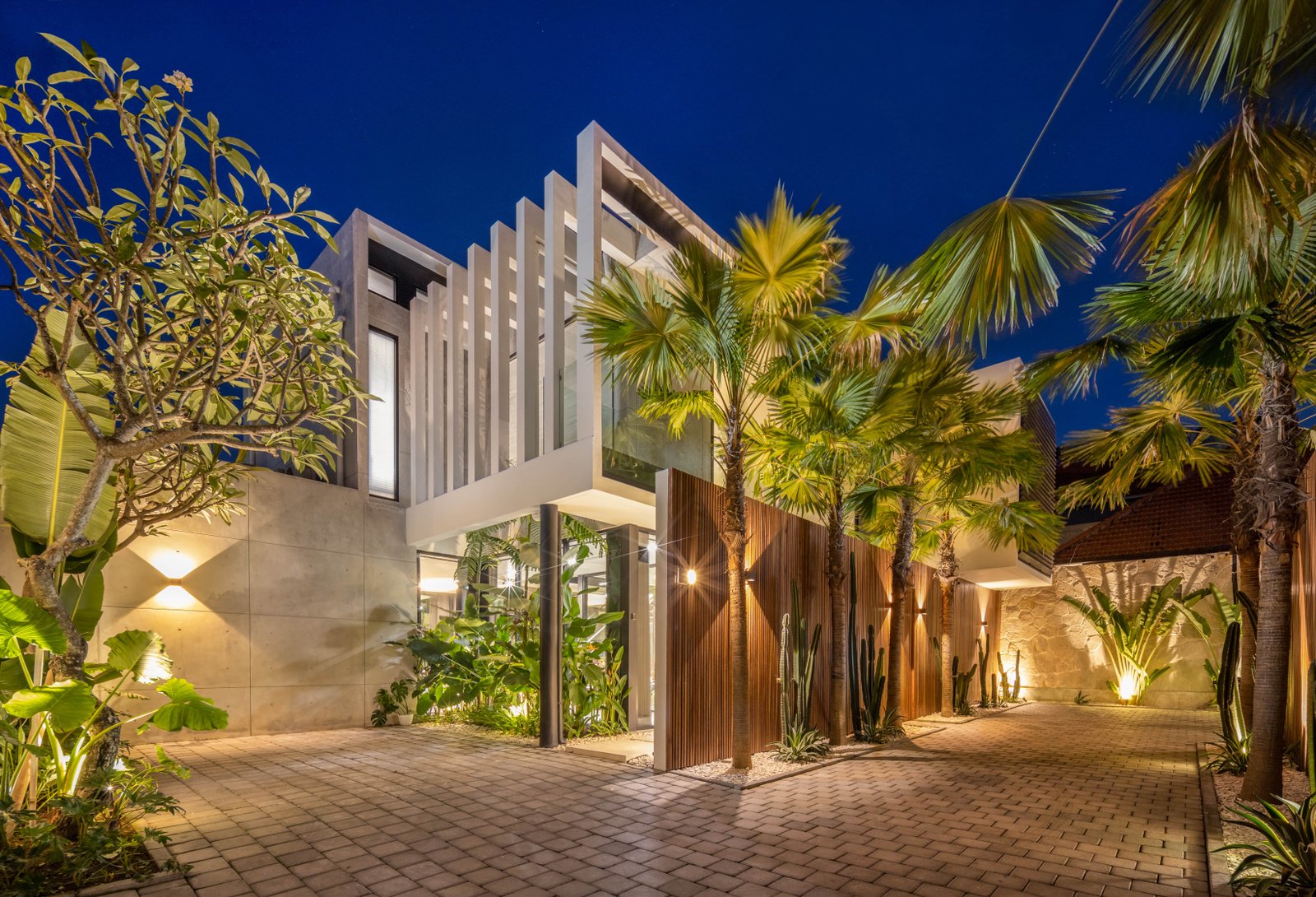 Leasehold: Luxury Modern 4-Bedroom Villa Leasehold in Canggu