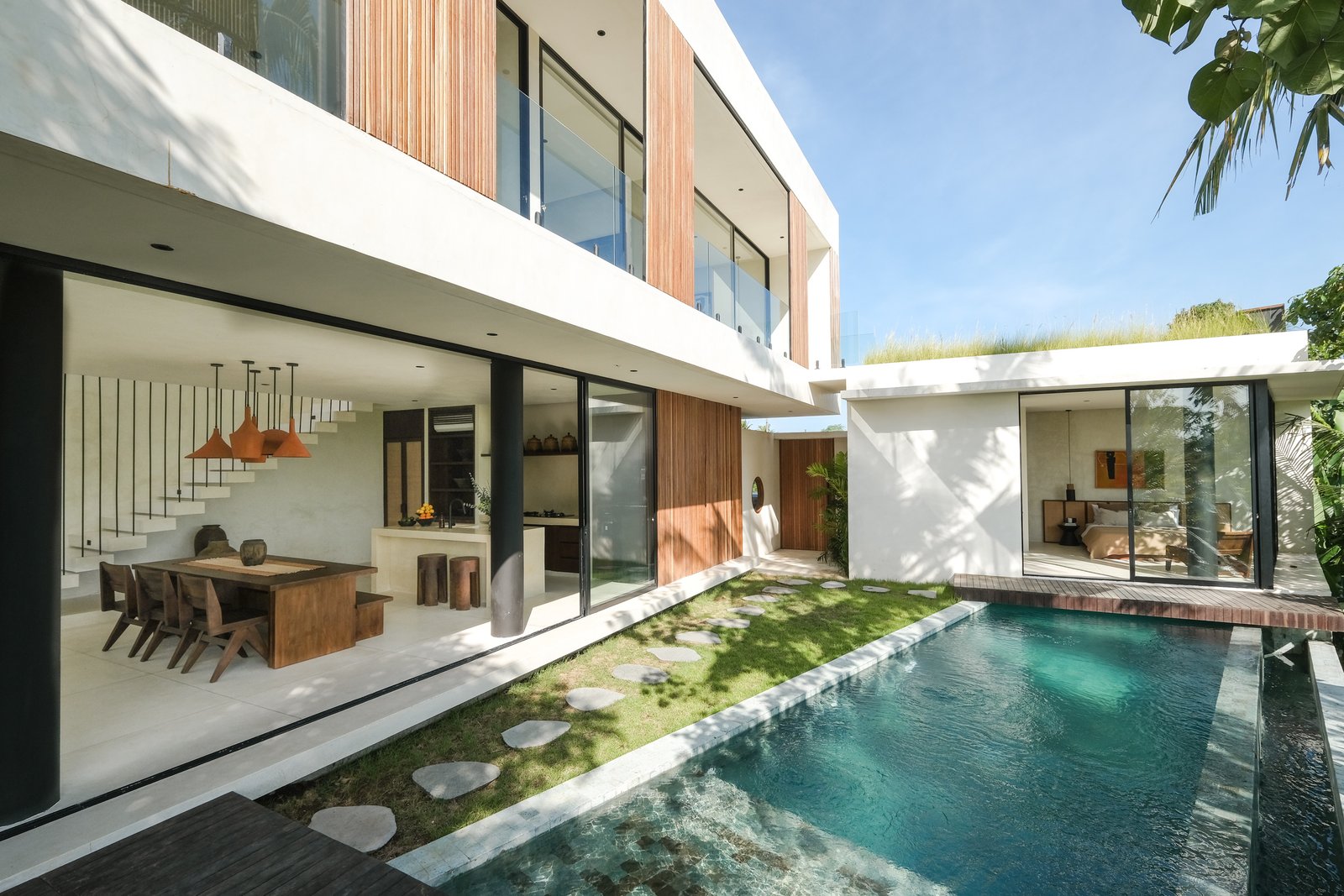 Tropical Elegance: 3-Bedroom Freehold Villa in Nyanyi