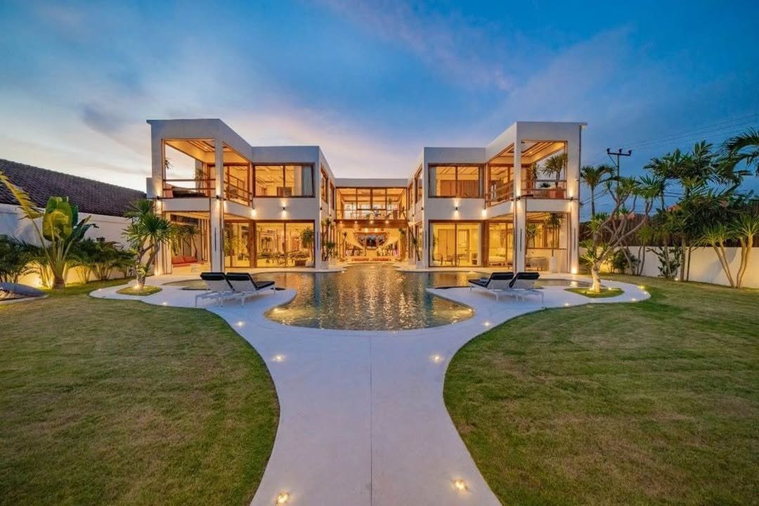 Prime Investment - Masterpiece Luxury 6-Bedroom Villa in Berawa, Canggu