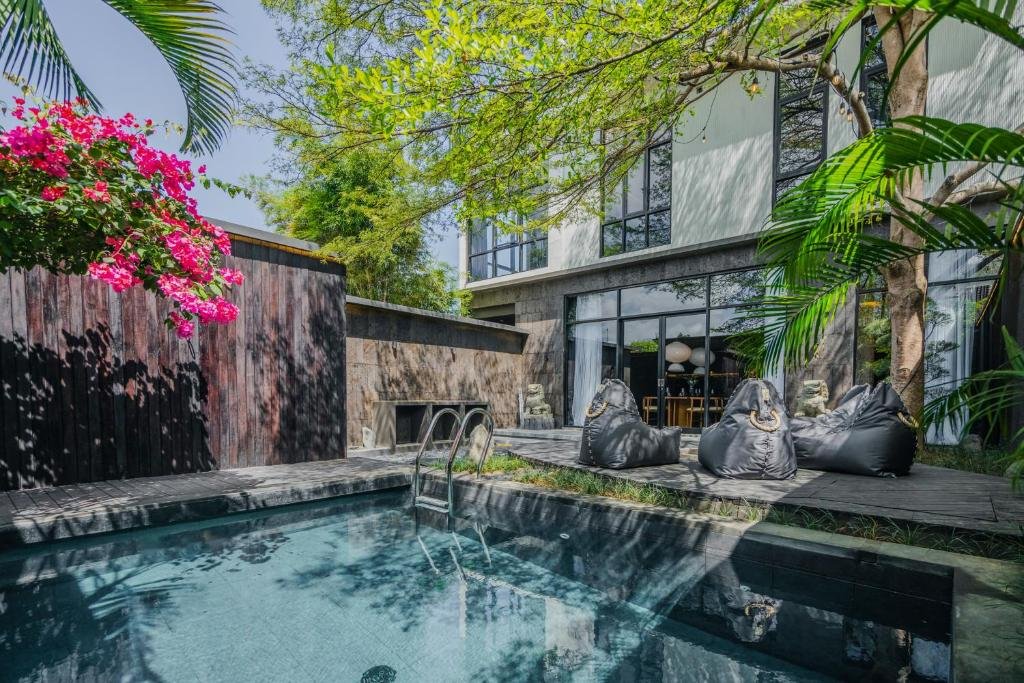 Designer 3-Bedroom Japanese-Inspired Sanctuary in Uluwatu
