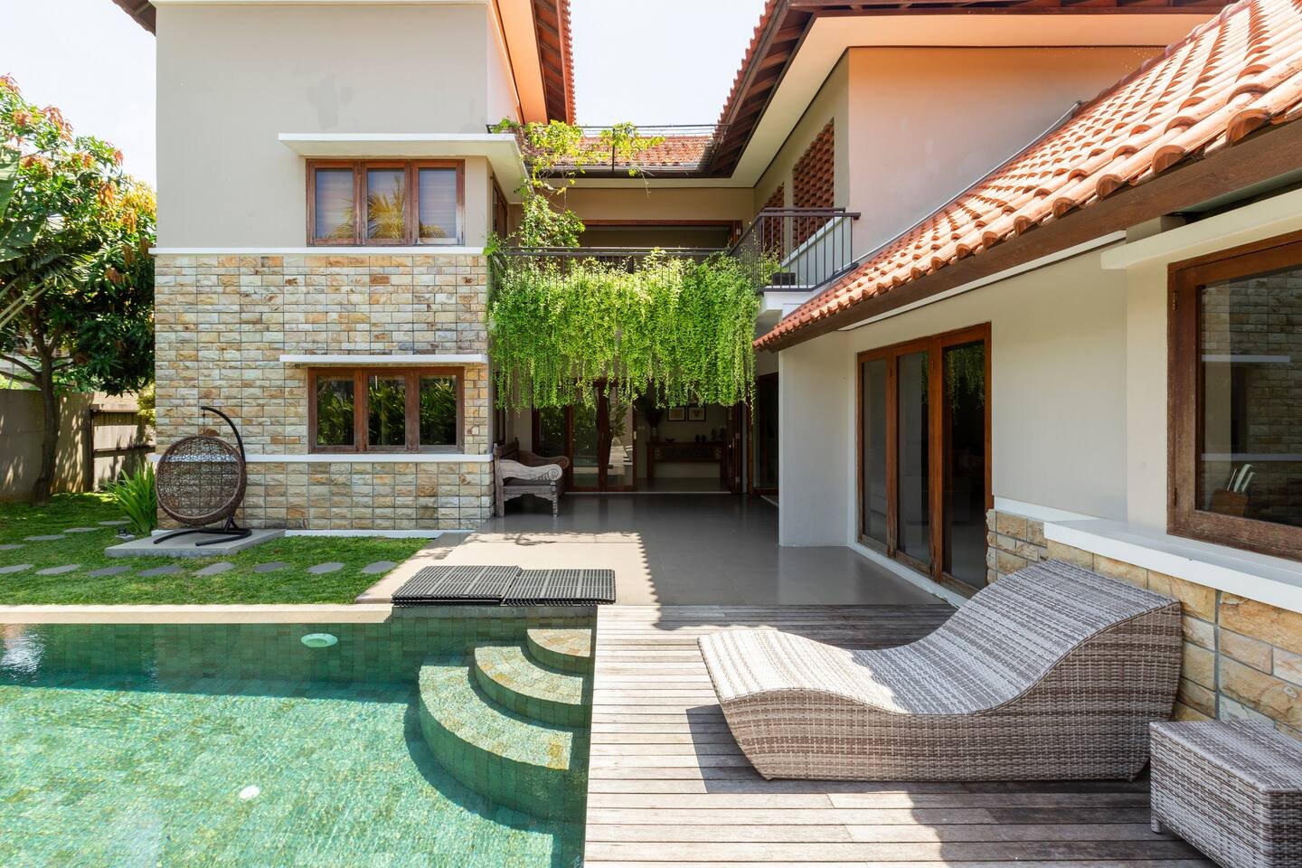 Luxury 5-Bedroom Villa for Sale in Petitenget, Seminyak – Leasehold & Freehold