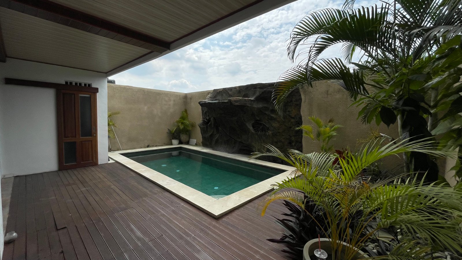 Modern Tropical Villa for Sale, Leasehold, or Long-Term Rental in Tibubeneng, Canggu