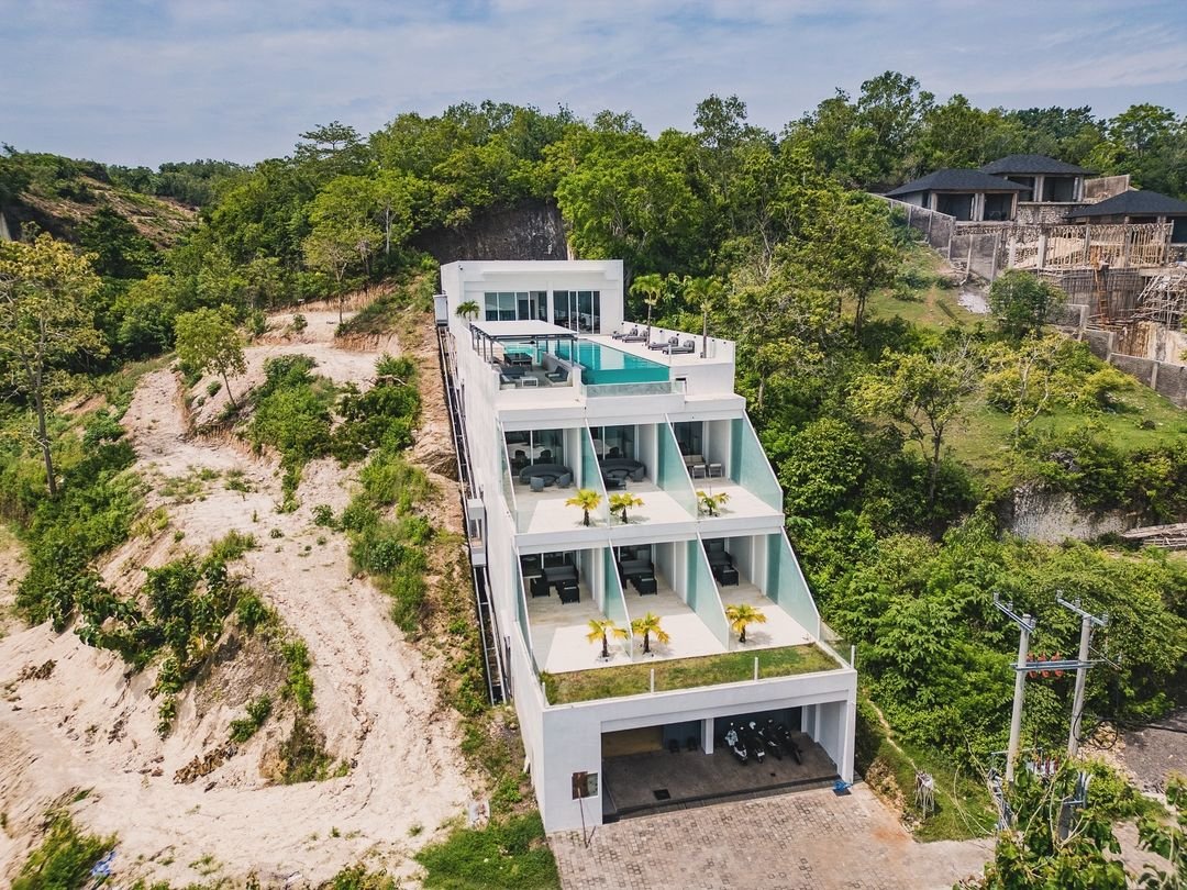 Exclusive 6 Bedroom Freehold Villa in Uluwatu with Panoramic Ocean View and Helipad