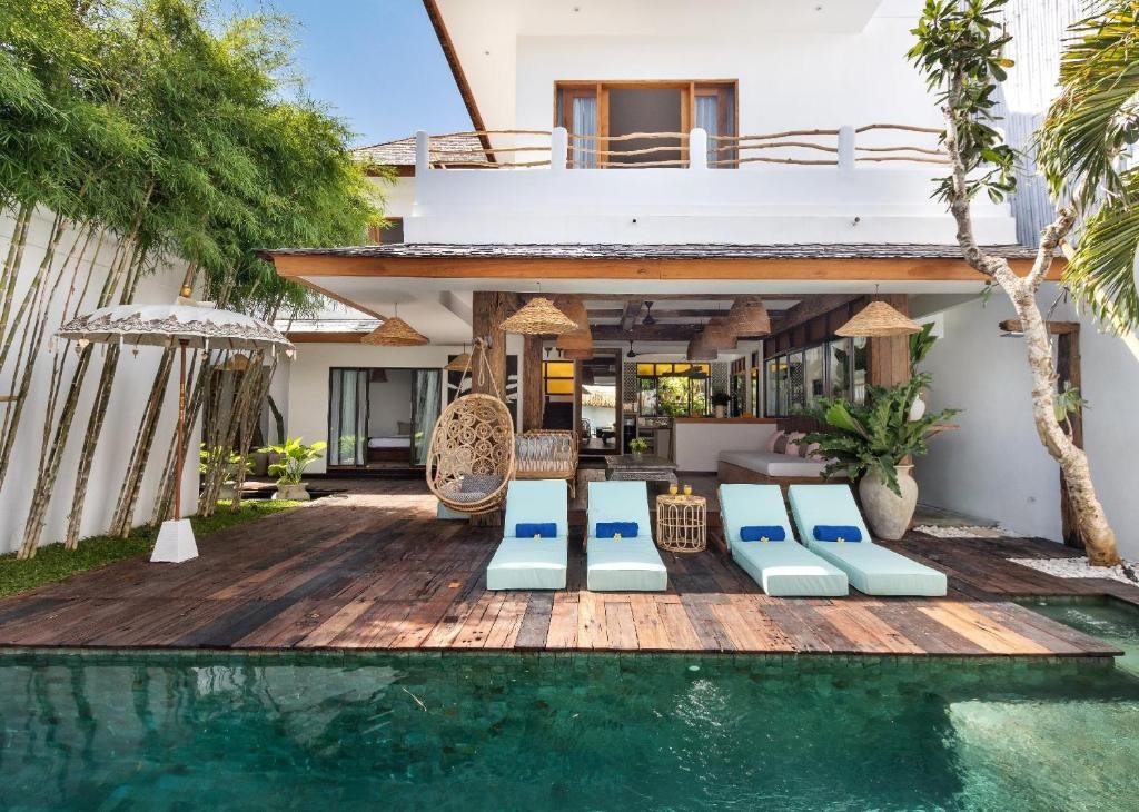 Tropical Chic 4-Bedroom Villa in Seminyak 800 Meters to the beach - Leasehold